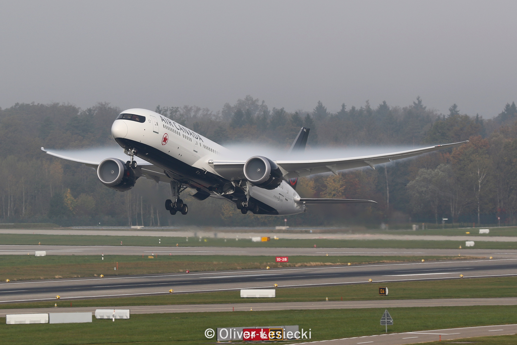 WM_AirCanada_B787_CFRSR_06_ZRH_281017
