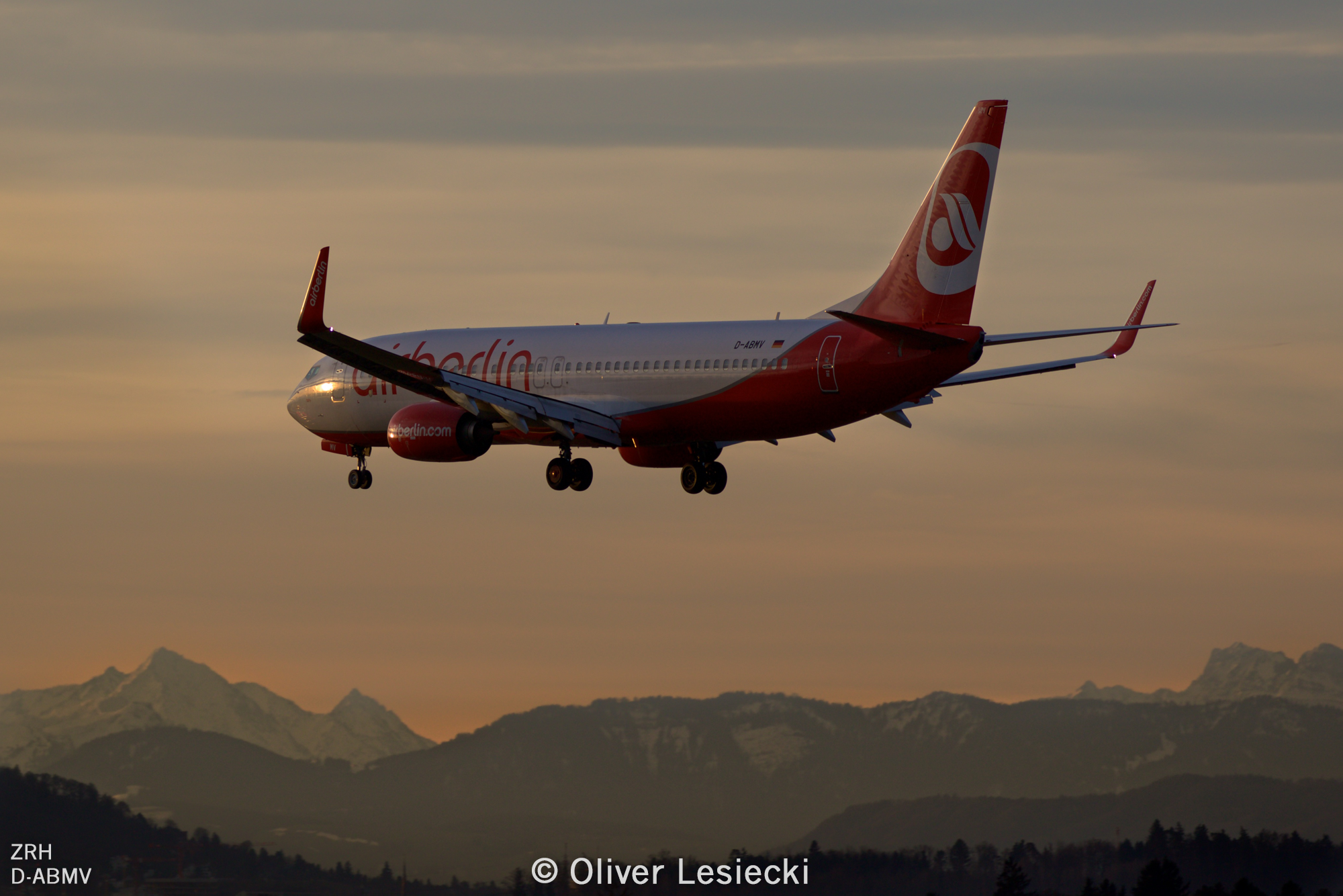 X_AirBerlin_B737_DABMV_02_ZRH_250118.png