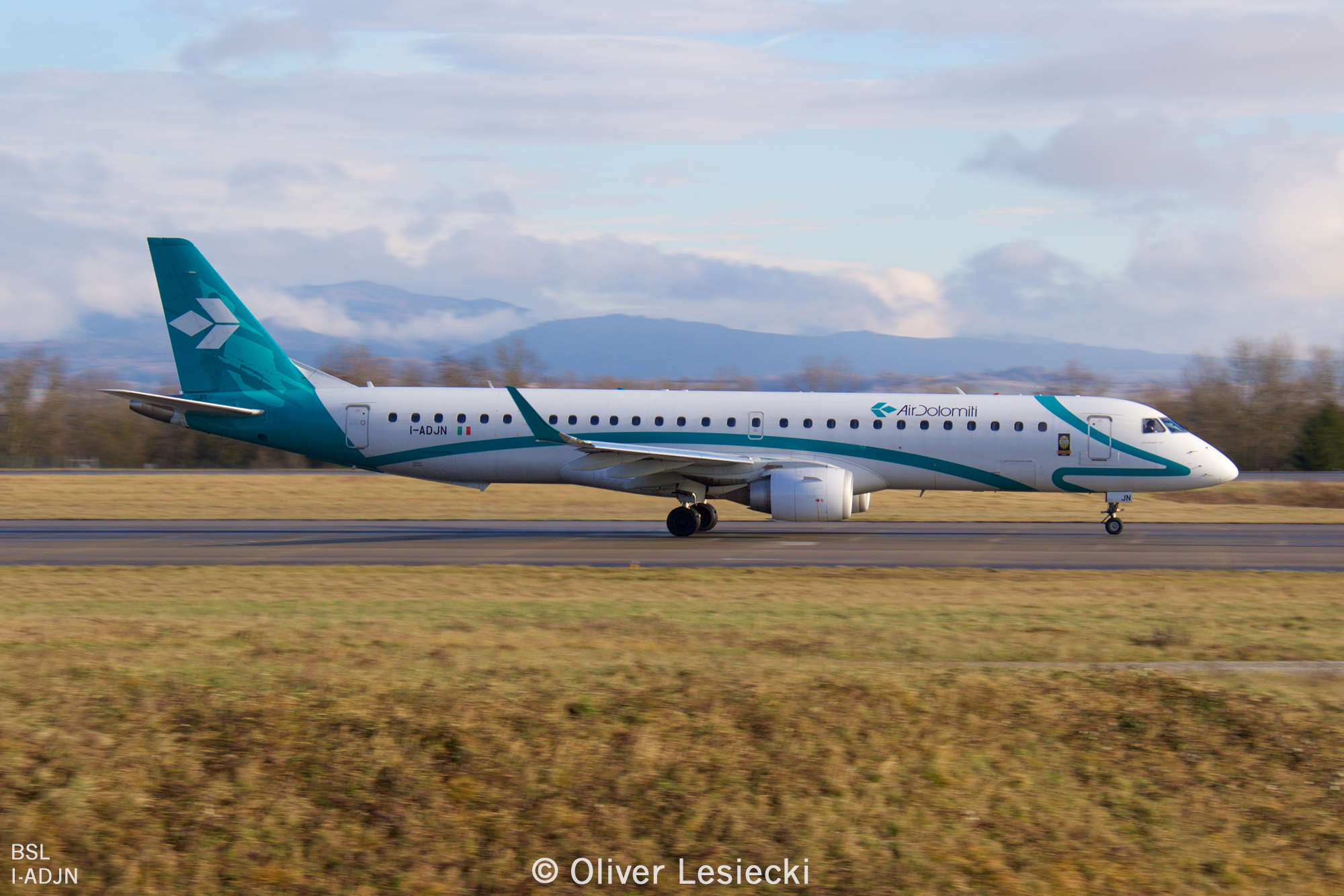 x_AirDolomiti_ERJ195_IADJN_01_BSL_060118