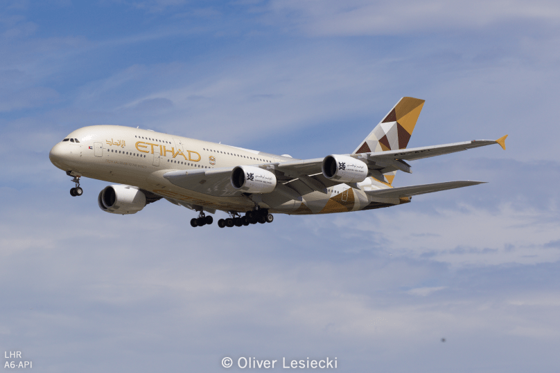 X_Etihad_A380_A6API_01_LHR_230618