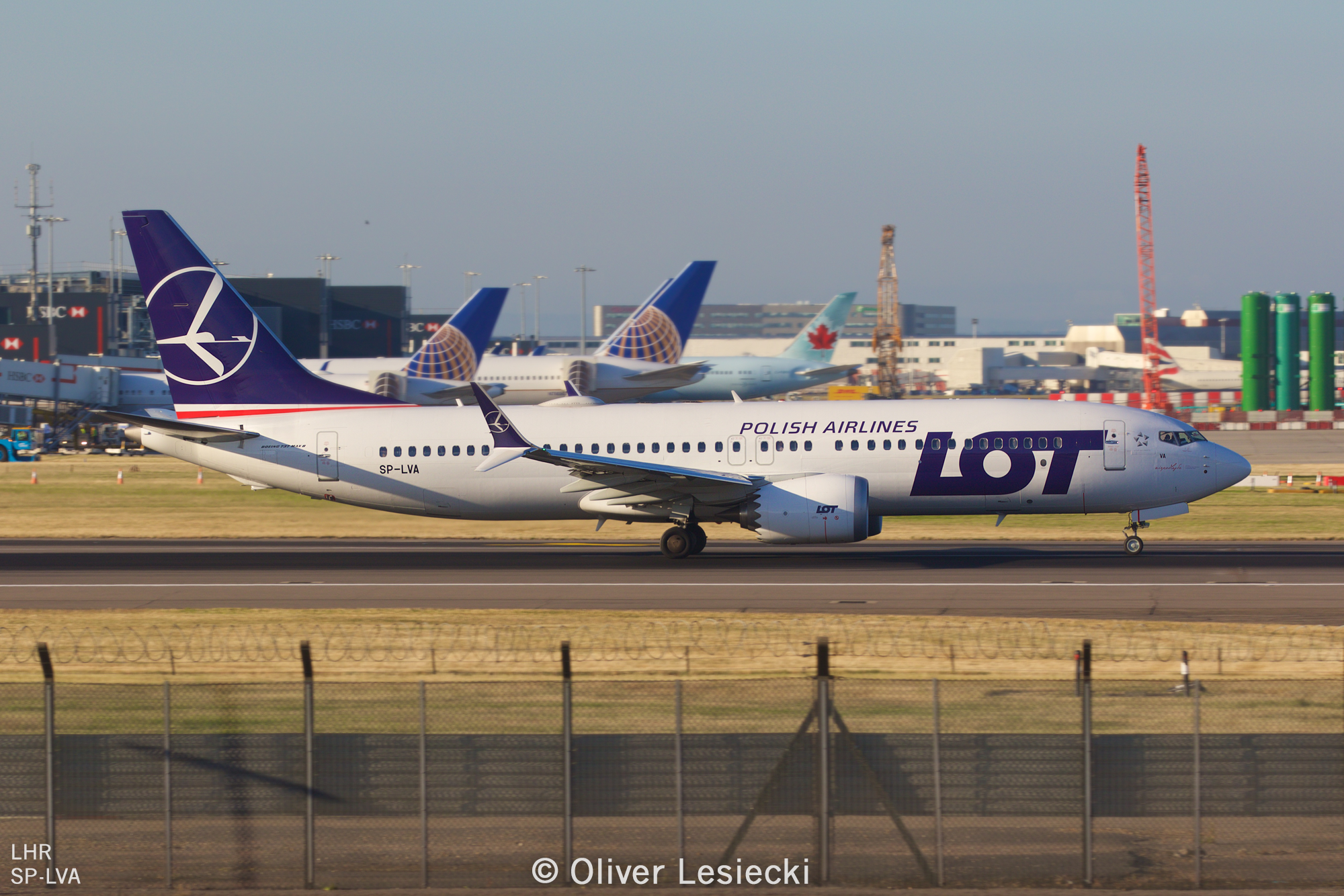 X_LOT_B737M8_SPLVA_01_LHR_230618_IG7