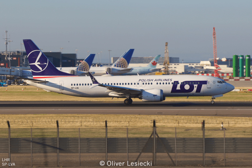 X_LOT_B737M8_SPLVA_01_LHR_230618_IG7